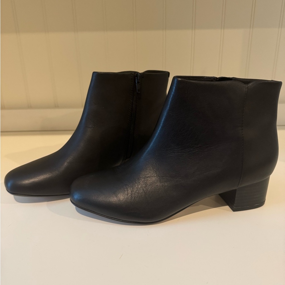 Clarks Chartli Lilac Black Leather Ankle Boots Size 9